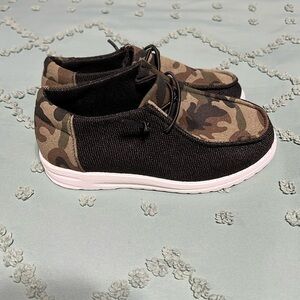 Boys camo SHEIN shoes that look like hey dudes